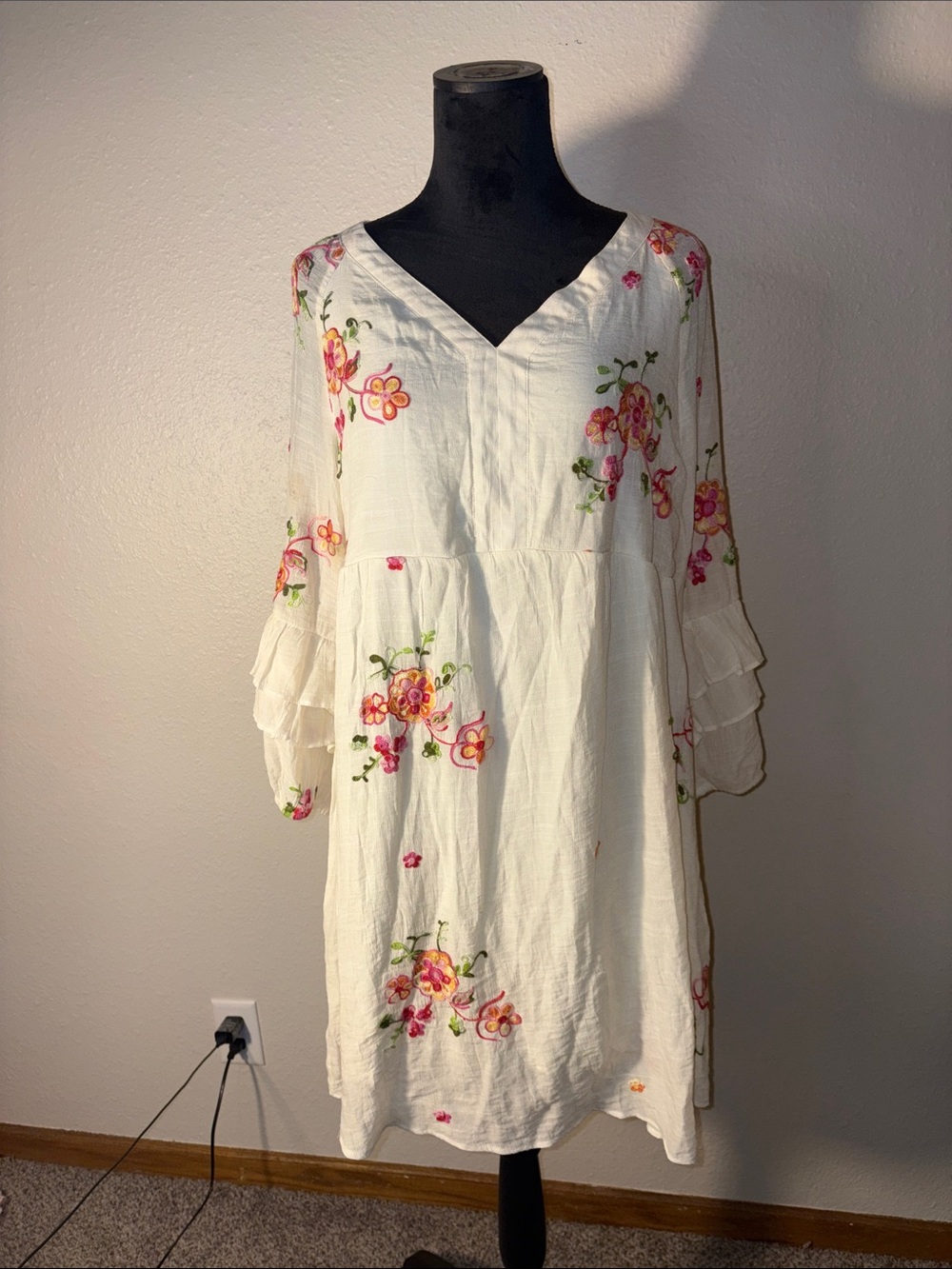 Fig and Flower Neutral Cream Logo Top